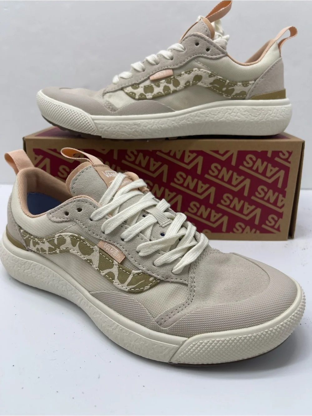 Vans WMNS Ultrarange Exo Se
Groovy Floral Khaki
VN0A4UWMKHK Sneakers - Picture 13 of 16